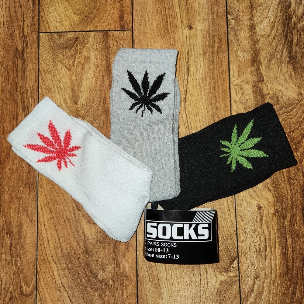 3/$18 weed leaf crew socks